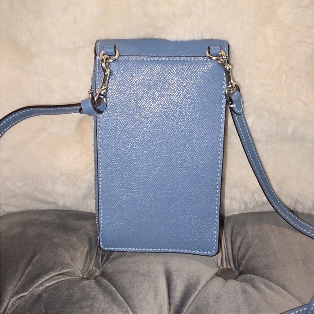 Coach Blue Crossbody cellphone Bag like new - Picture 9 of 10